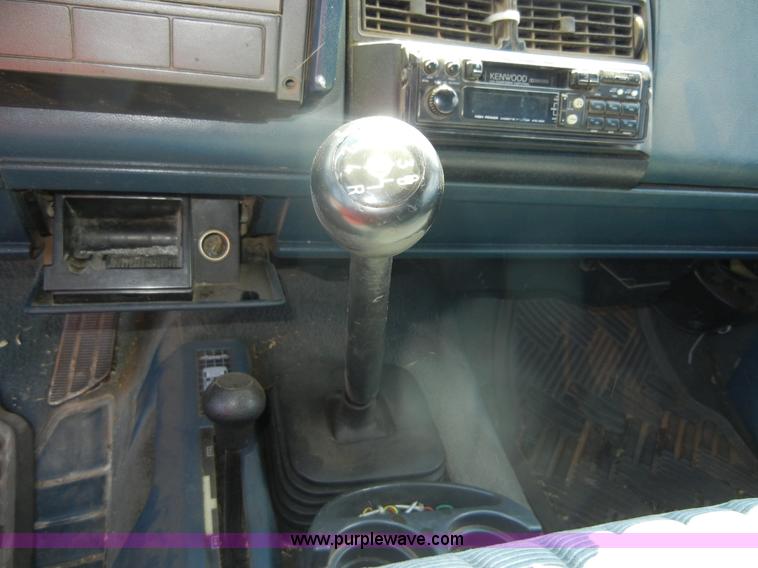 image for item D9641 1990 Chevrolet Silverado 1500 pickup truck