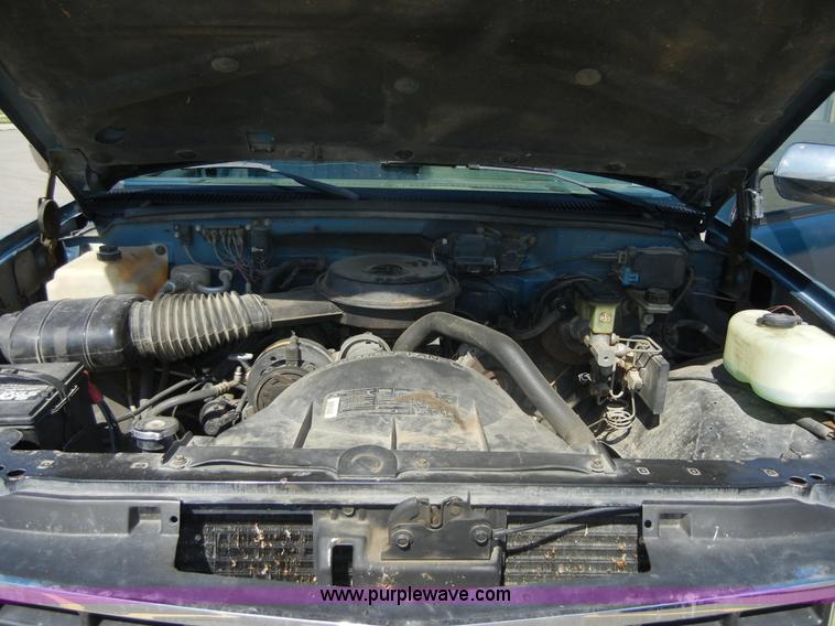 image for item D9641 1990 Chevrolet Silverado 1500 pickup truck