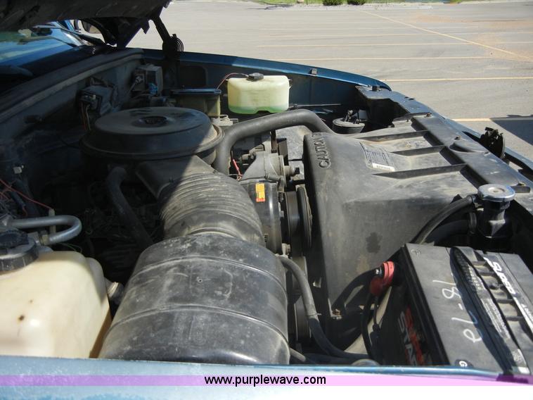 image for item D9641 1990 Chevrolet Silverado 1500 pickup truck