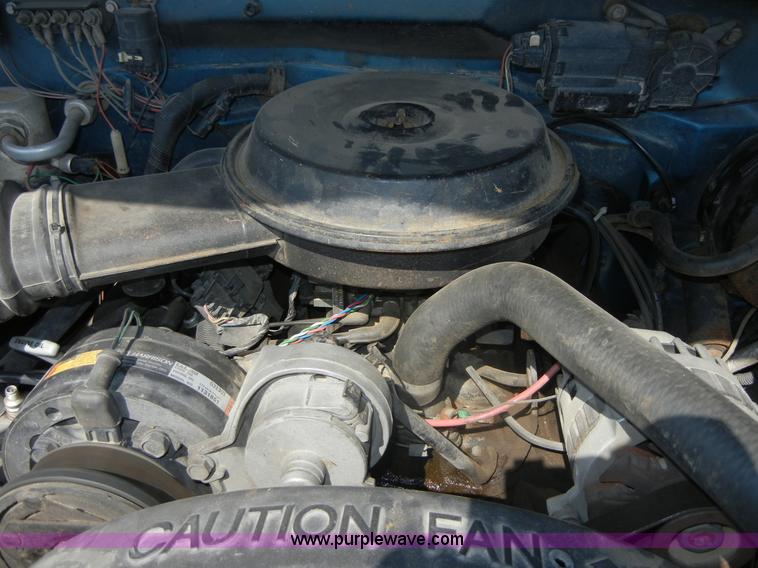 image for item D9641 1990 Chevrolet Silverado 1500 pickup truck