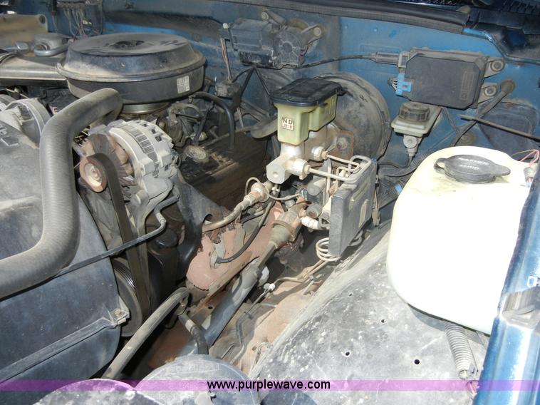 image for item D9641 1990 Chevrolet Silverado 1500 pickup truck