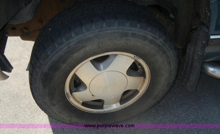 image for item D9641 1990 Chevrolet Silverado 1500 pickup truck