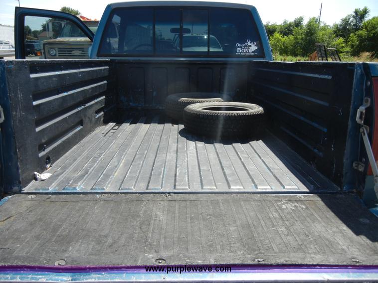 image for item D9641 1990 Chevrolet Silverado 1500 pickup truck