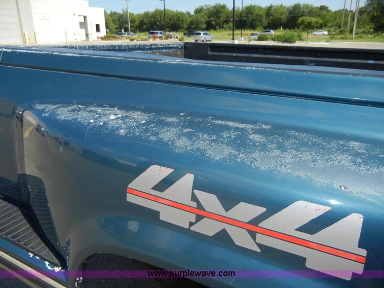 image for item D9641 1990 Chevrolet Silverado 1500 pickup truck