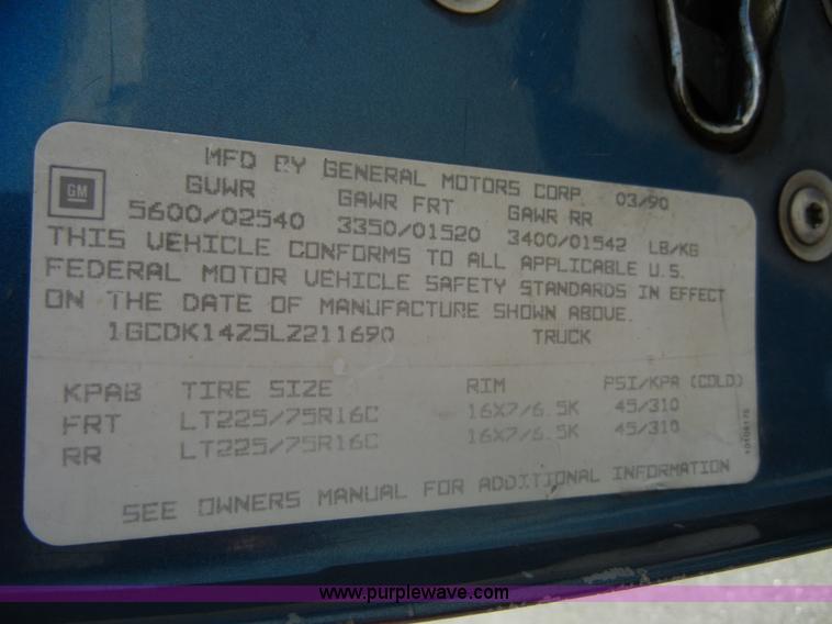 image for item D9641 1990 Chevrolet Silverado 1500 pickup truck