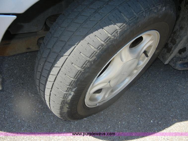 image for item D9708 1997 Ford Taurus GL