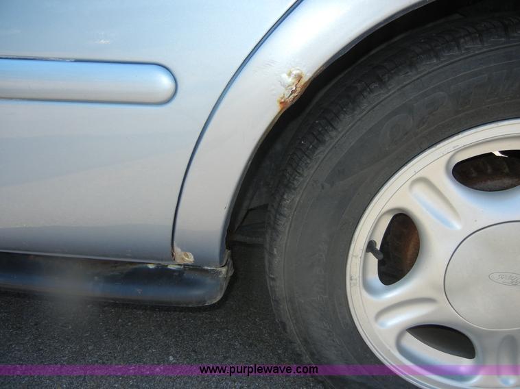 image for item D9708 1997 Ford Taurus GL