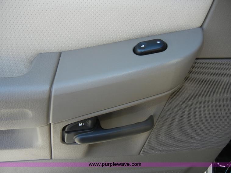 image for item D9709 2004 Ford Explorer Eddie Bauer SUV