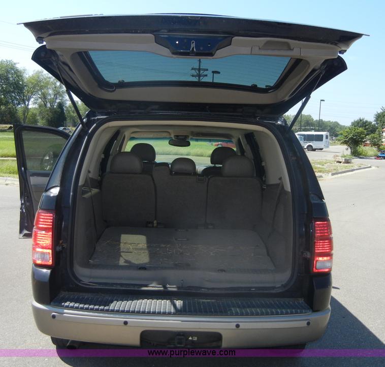 image for item D9709 2004 Ford Explorer Eddie Bauer SUV