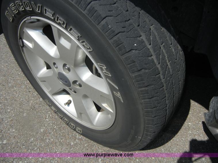 image for item D9709 2004 Ford Explorer Eddie Bauer SUV