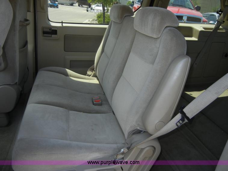 image for item D9710 2004 Ford Freestar SES van