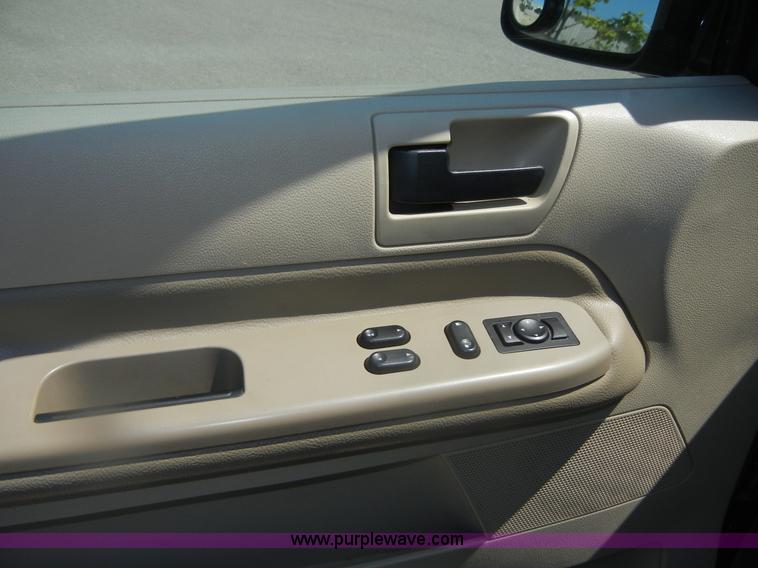 image for item D9710 2004 Ford Freestar SES van