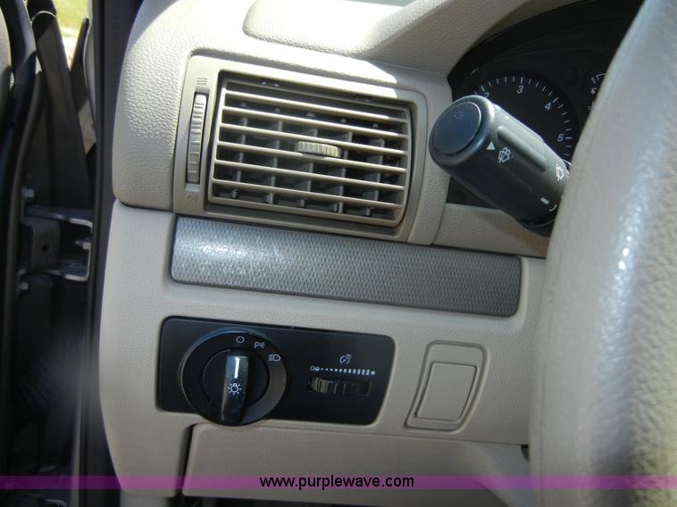 image for item D9710 2004 Ford Freestar SES van