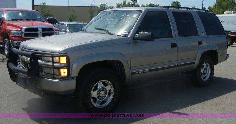 image for item D9711 2000 Chevrolet Tahoe Z71 SUV