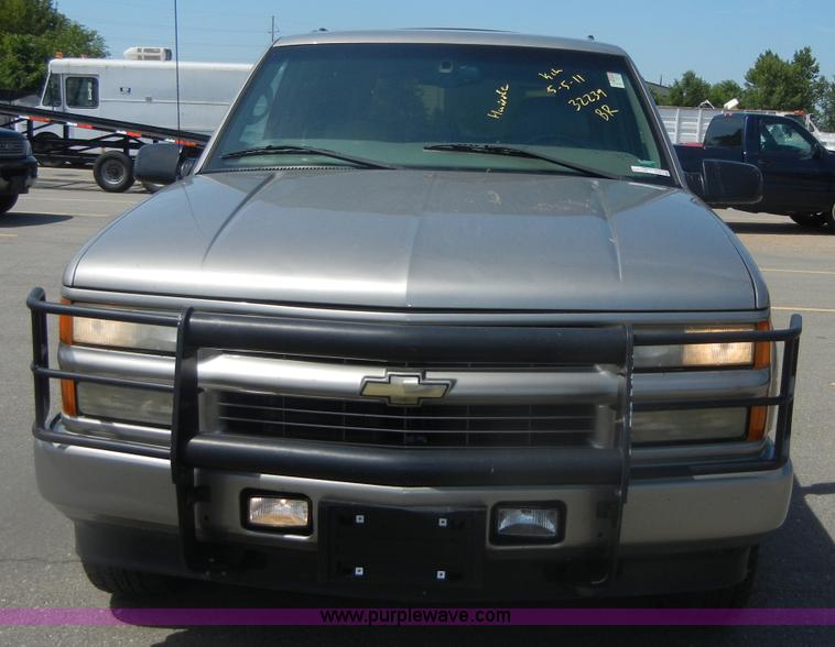image for item D9711 2000 Chevrolet Tahoe Z71 SUV