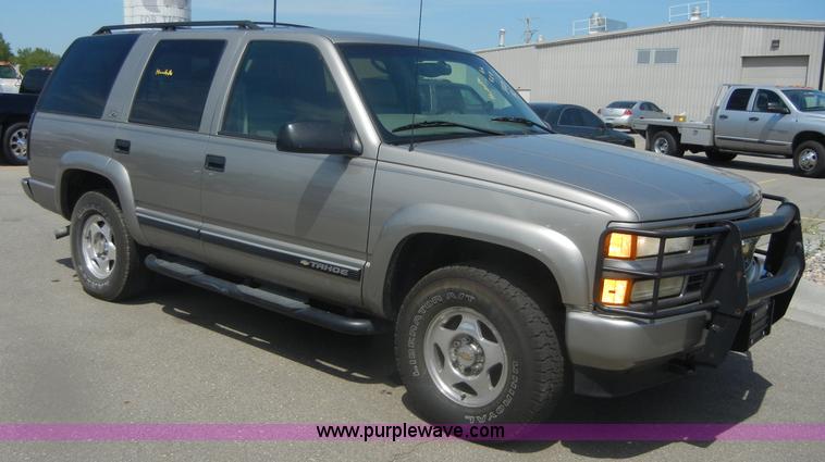 image for item D9711 2000 Chevrolet Tahoe Z71 SUV