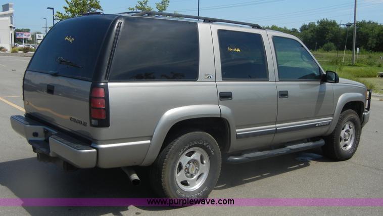 image for item D9711 2000 Chevrolet Tahoe Z71 SUV