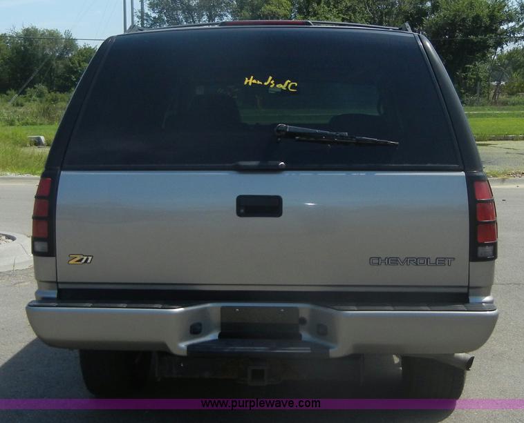 image for item D9711 2000 Chevrolet Tahoe Z71 SUV