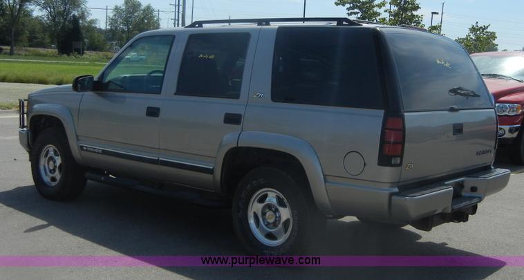 image for item D9711 2000 Chevrolet Tahoe Z71 SUV