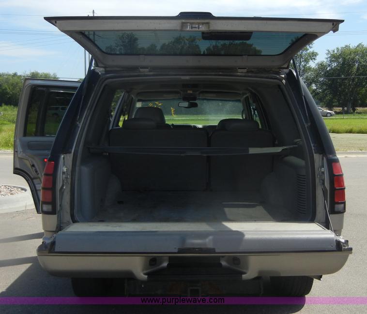 image for item D9711 2000 Chevrolet Tahoe Z71 SUV