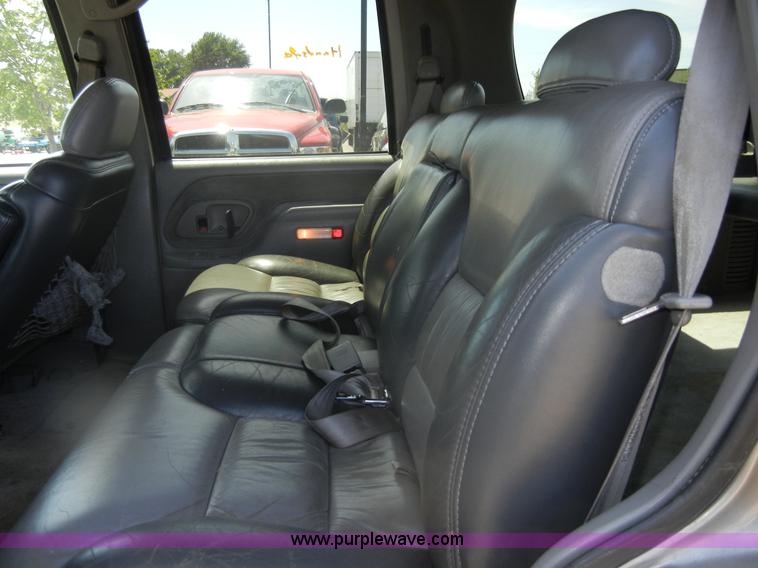 image for item D9711 2000 Chevrolet Tahoe Z71 SUV