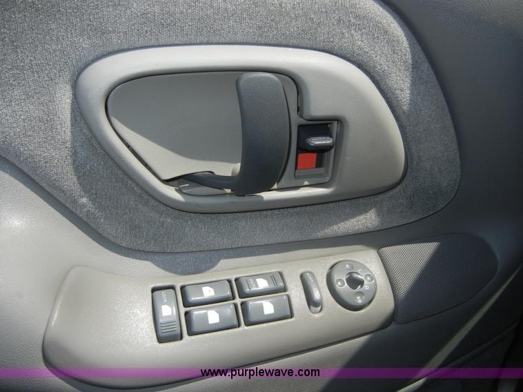 image for item D9711 2000 Chevrolet Tahoe Z71 SUV