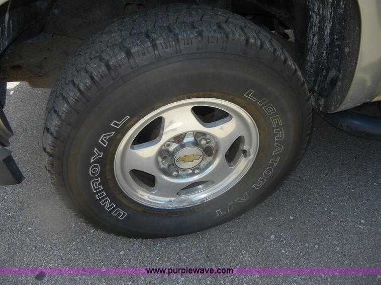 image for item D9711 2000 Chevrolet Tahoe Z71 SUV