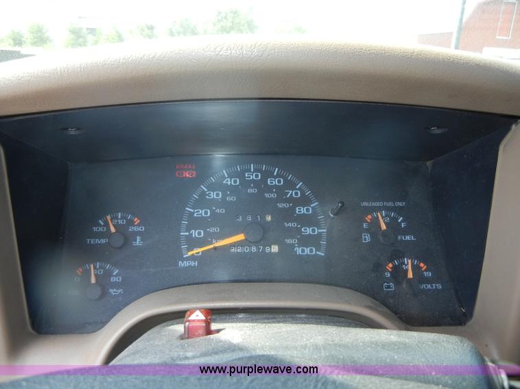 image for item D9713 1997 Chevrolet S10 LS extended cab pickup truck