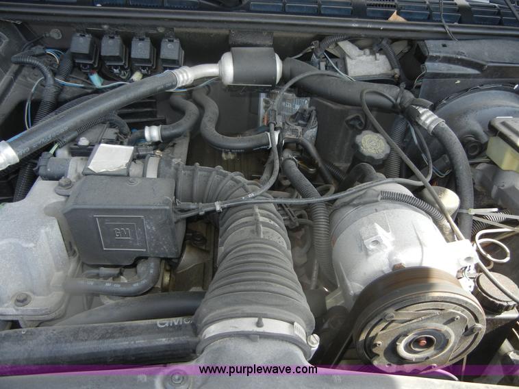 image for item D9713 1997 Chevrolet S10 LS extended cab pickup truck