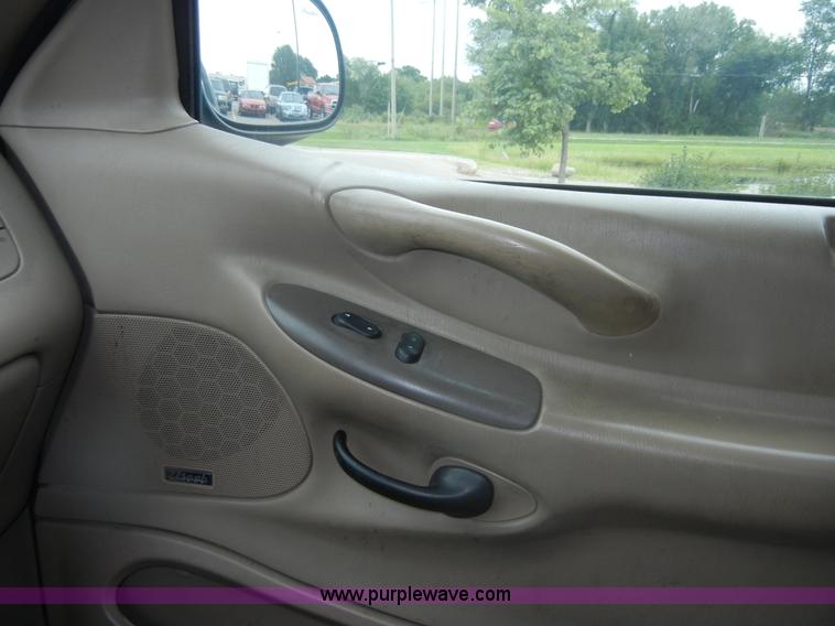 image for item D9714 1999 Ford Expedition Eddie Bauer SUV