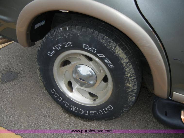 image for item D9714 1999 Ford Expedition Eddie Bauer SUV