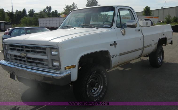 image for item D9716 1987 Chevrolet Silverado 10 pickup truck