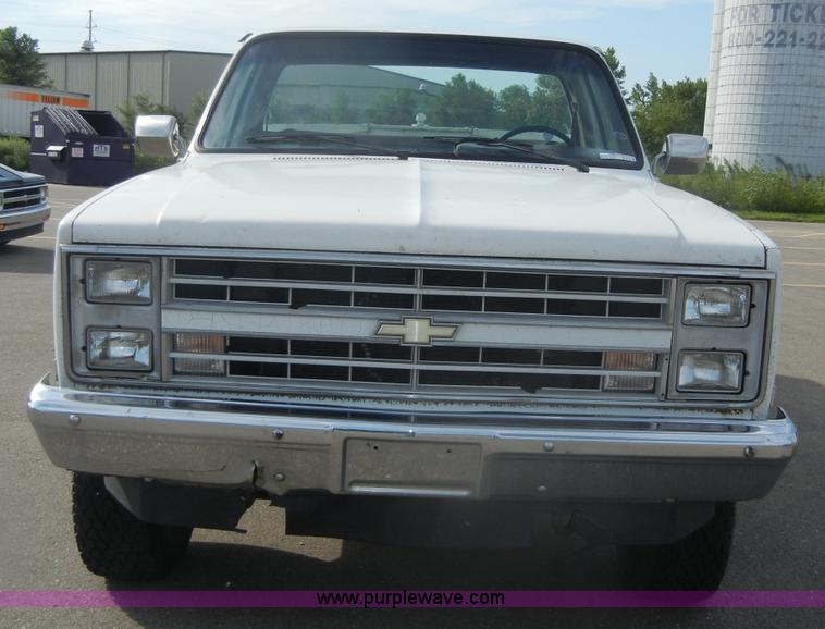 image for item D9716 1987 Chevrolet Silverado 10 pickup truck