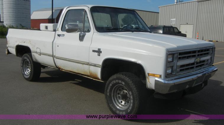 image for item D9716 1987 Chevrolet Silverado 10 pickup truck
