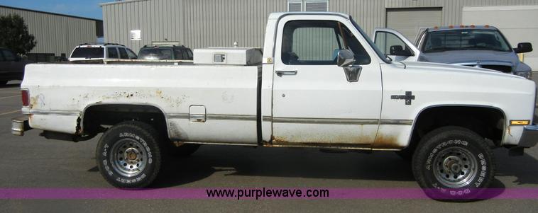 image for item D9716 1987 Chevrolet Silverado 10 pickup truck