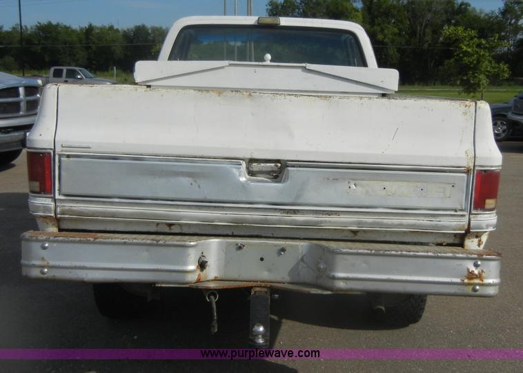 image for item D9716 1987 Chevrolet Silverado 10 pickup truck
