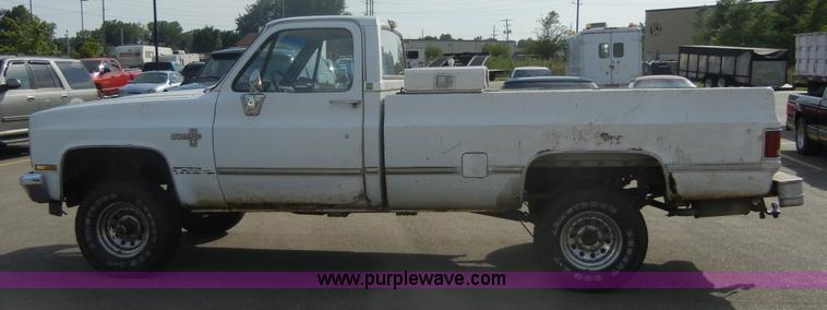 image for item D9716 1987 Chevrolet Silverado 10 pickup truck