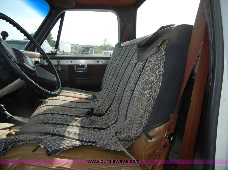 image for item D9716 1987 Chevrolet Silverado 10 pickup truck