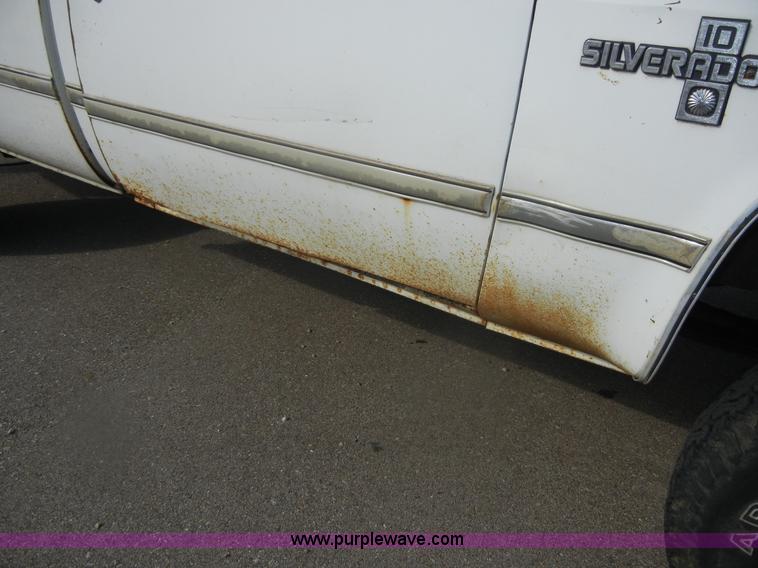 image for item D9716 1987 Chevrolet Silverado 10 pickup truck