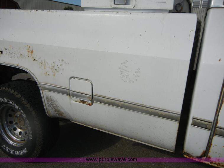 image for item D9716 1987 Chevrolet Silverado 10 pickup truck
