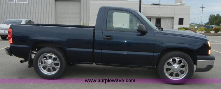 image for item D9720 2006 Chevrolet Silverado 1500 pickup truck