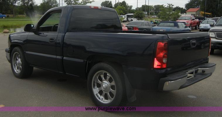 image for item D9720 2006 Chevrolet Silverado 1500 pickup truck