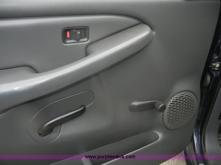 image for item D9720 2006 Chevrolet Silverado 1500 pickup truck