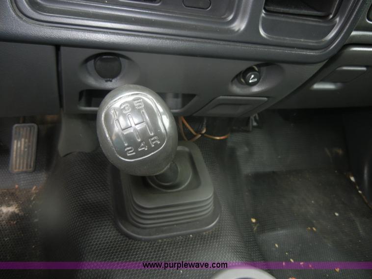 image for item D9720 2006 Chevrolet Silverado 1500 pickup truck