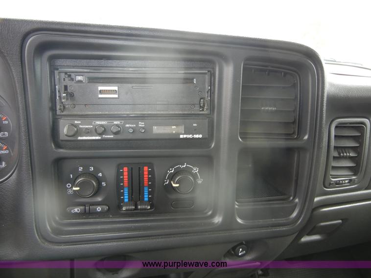 image for item D9720 2006 Chevrolet Silverado 1500 pickup truck