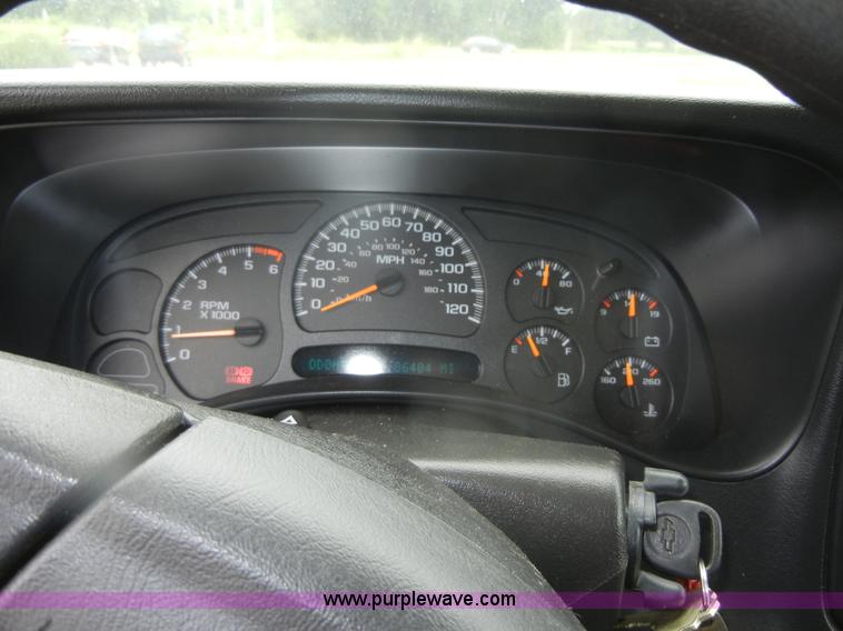 image for item D9720 2006 Chevrolet Silverado 1500 pickup truck