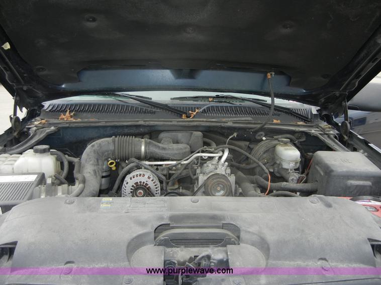 image for item D9720 2006 Chevrolet Silverado 1500 pickup truck