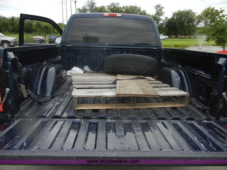 image for item D9720 2006 Chevrolet Silverado 1500 pickup truck