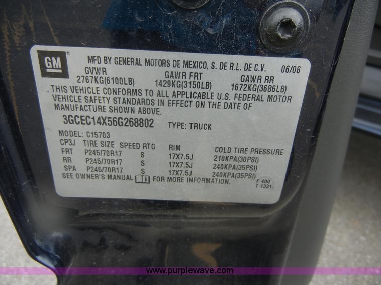 image for item D9720 2006 Chevrolet Silverado 1500 pickup truck