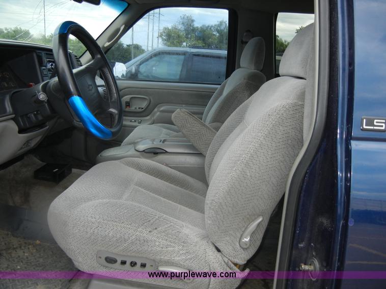 image for item D9722 1996 Chevrolet Tahoe Z71 Off Road SUV